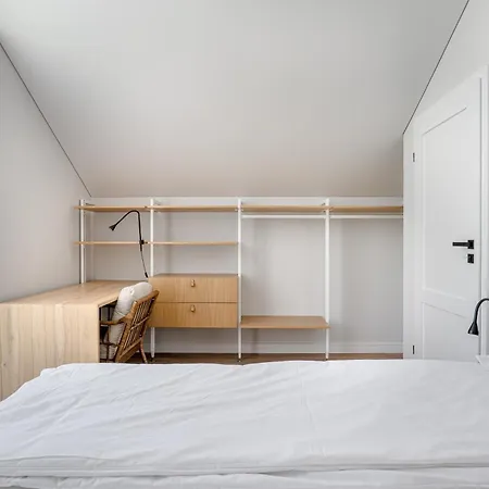 Family-friendly 2bd I Terrace I Parking I Cohost