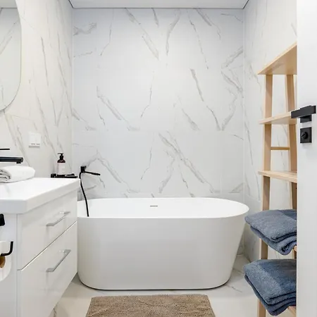 Family-friendly 2bd I Terrace I Parking I Cohost شقة بالانغا