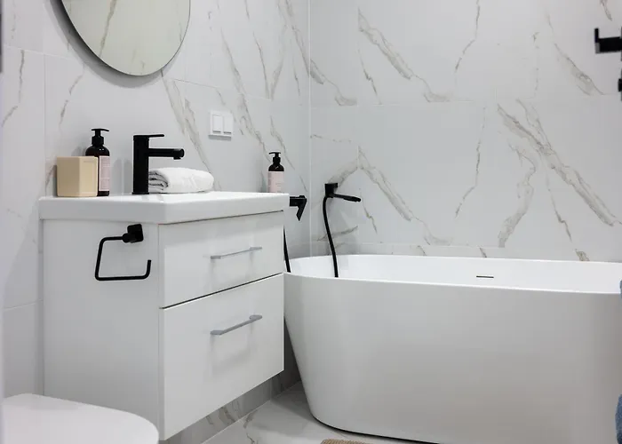 Family-friendly 2bd I Terrace I Parking I Cohost Daire *