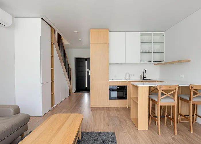 Family-friendly 2bd I Terrace I Parking I Cohost