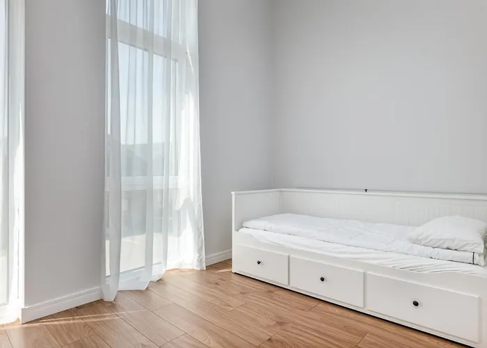 Family-friendly 2bd I Terrace I Parking I Cohost *